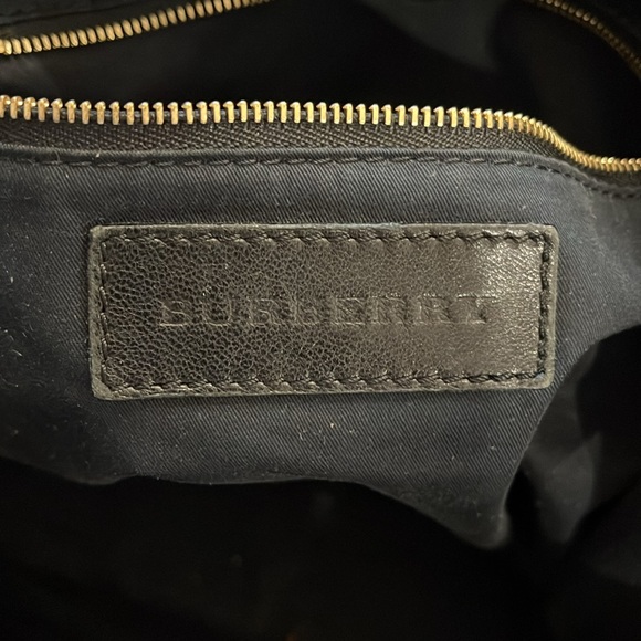 Burberry bucket bag. - Picture 11 of 16